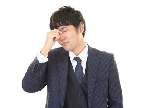 悩む